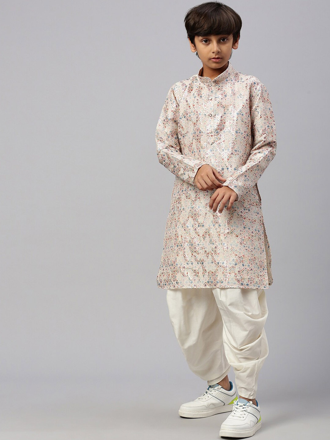 

Sangria Boys Mandarin Collar Long Sleeves Floral Printed Kurta Sets, Red