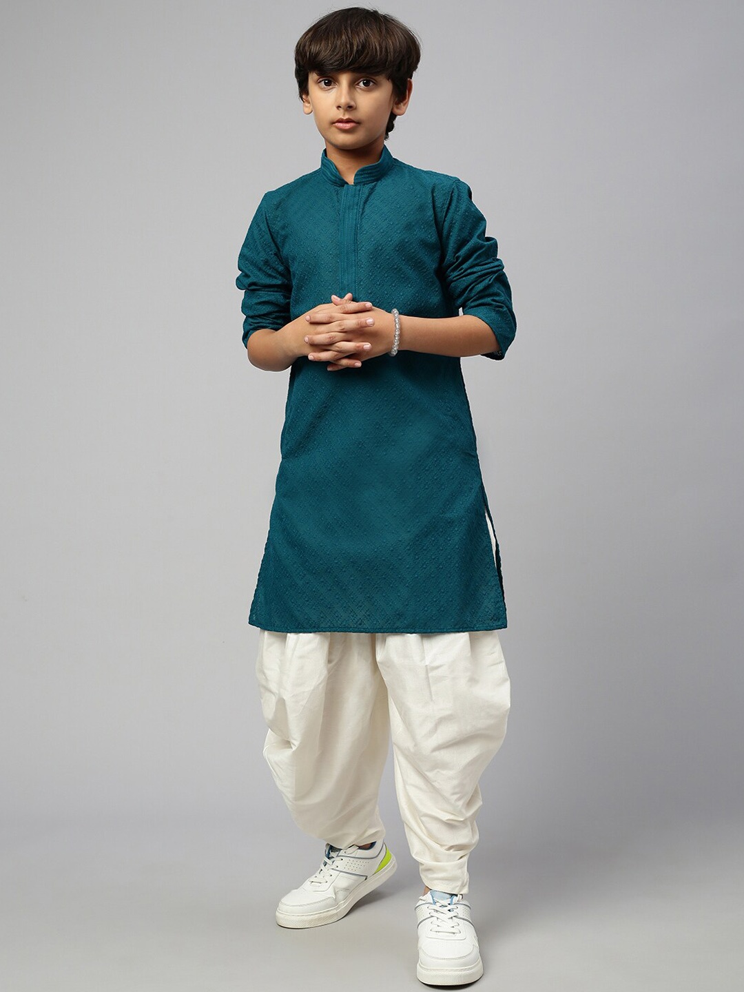 

Sangria Mandarin collar Long Sleeves Straight Kurta With Dhoti Pant Set, Green