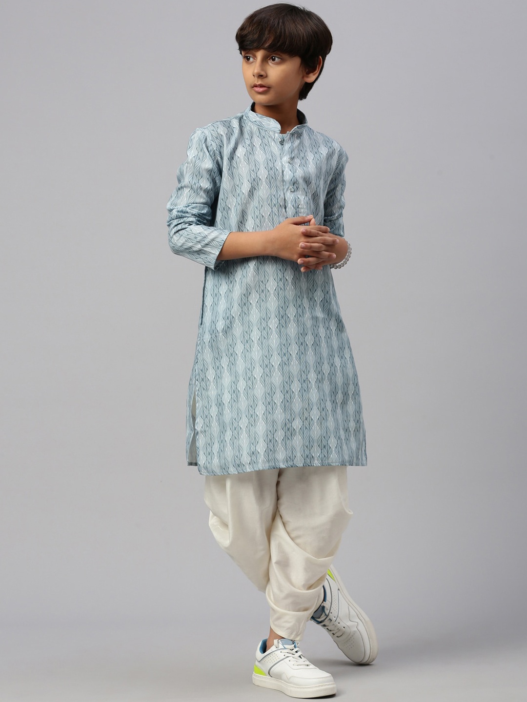 

Sangria Boys Mandarin collar Long Sleeves Printed Straight Kurta And Pyjama, Blue