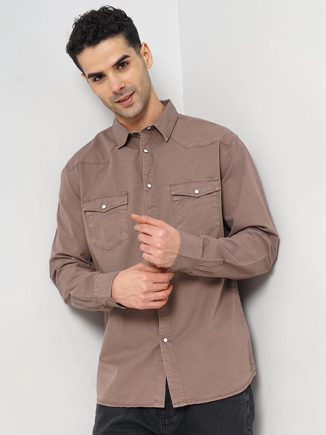 

Celio Men Classic Overdyed Twill Denim Cotton Casual Shirt, Brown