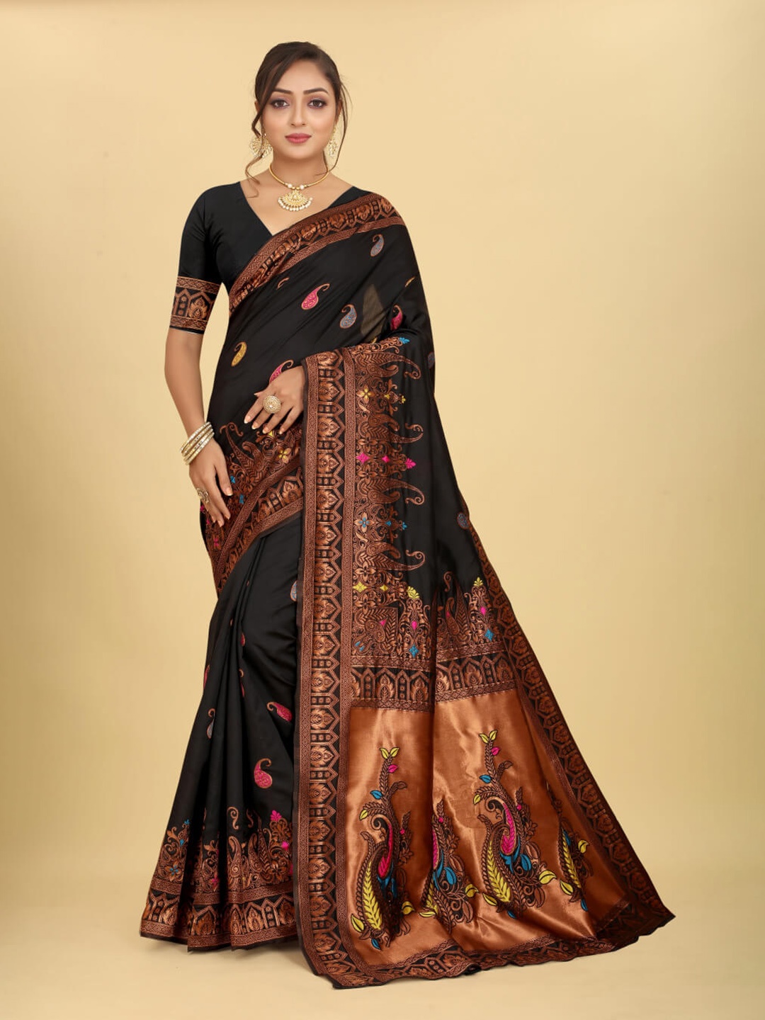 

VenderVilla Woven Design Ethnic Motifs Zari Saree, Black