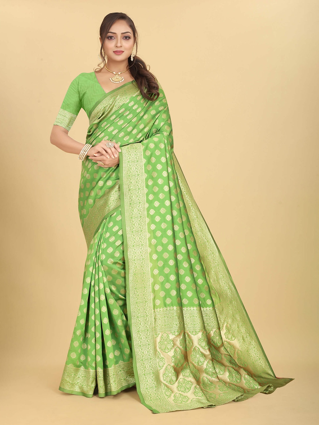 

VenderVilla Ethnic Motifs Woven Design Zari Saree, Green