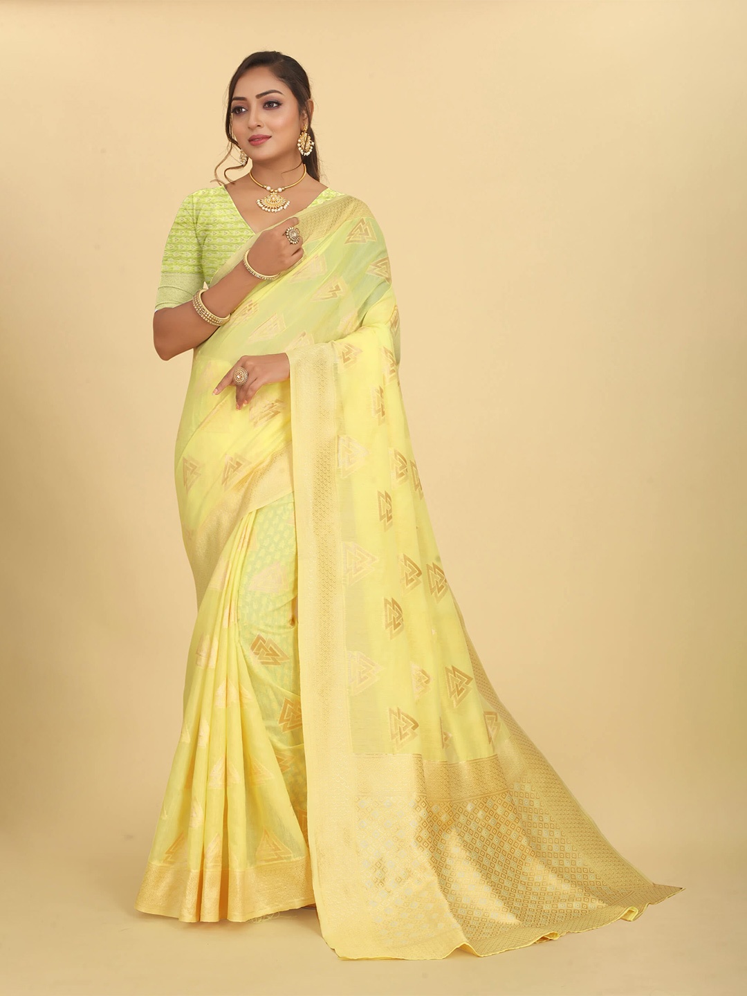 

VenderVilla Woven Design Ethnic Motifs Zari Saree, Yellow