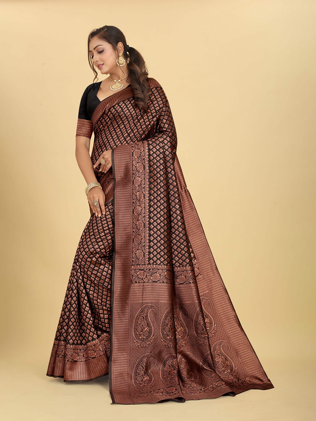 

VenderVilla Ethnic Motifs Woven Design Zari Saree, Black