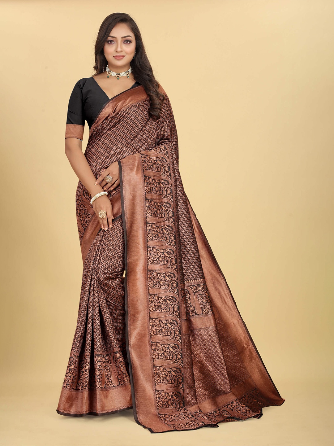 

VenderVilla Woven Design Ethnic Motifs Zari Saree, Black