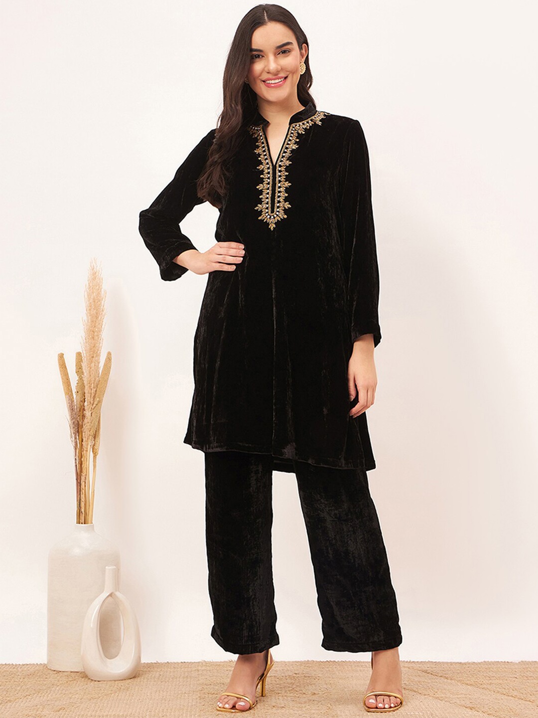 

First Resort by Ramola Bachchan Embroidered Mandarin Collar Straight Kurta With Trouser, Black