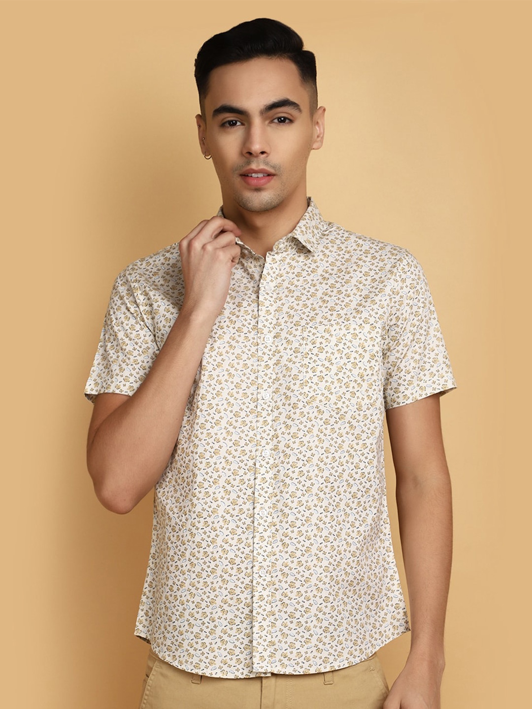 

V-Mart Slim Fit Floral Printed Opaque Cotton Casual Shirt, Beige
