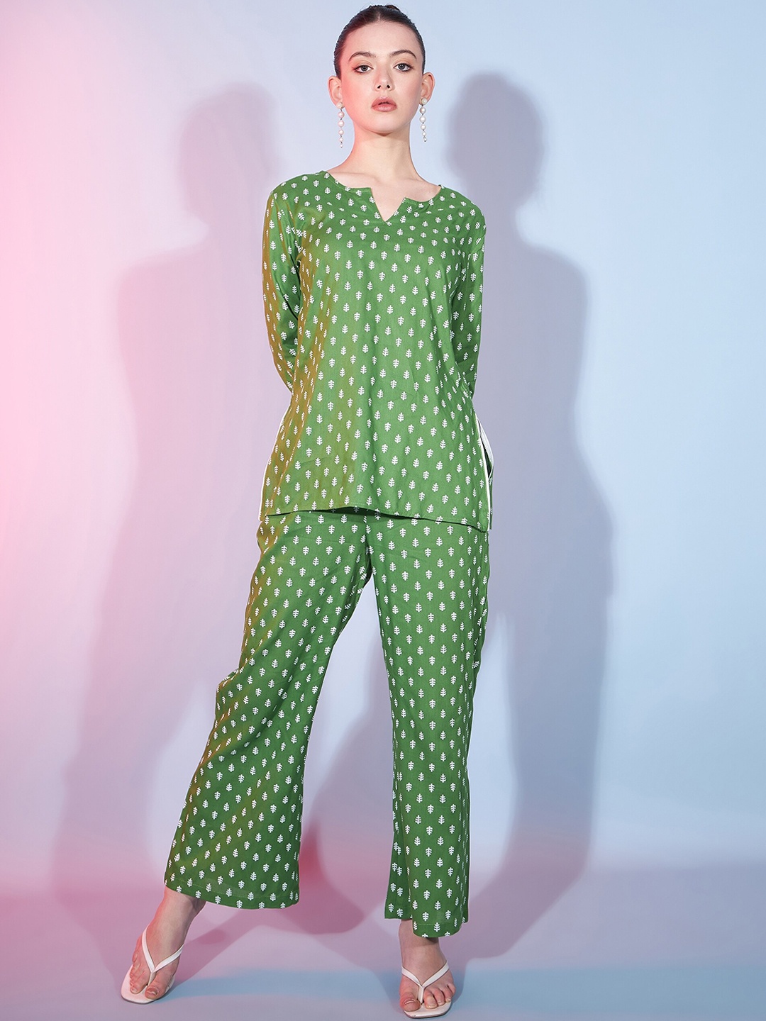 

DressBerry Green Printed Notched Neck Tunic & Trousers