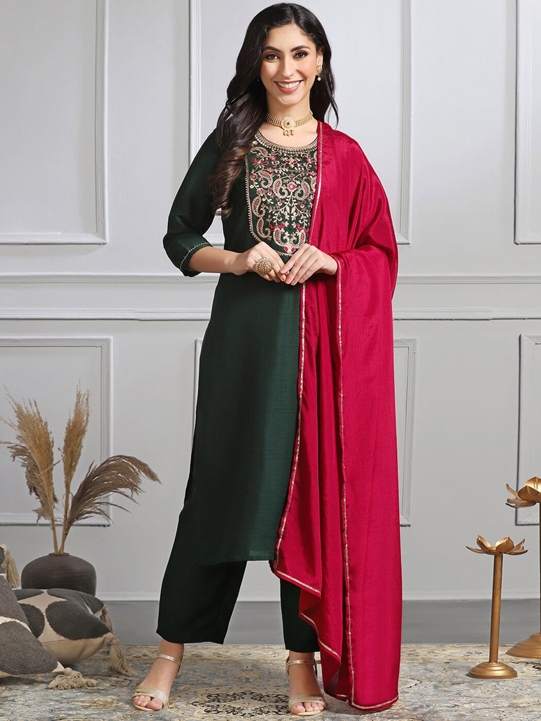 

FASHION DREAM Floral Yoke Design Regular Kurta with Trousers, Green