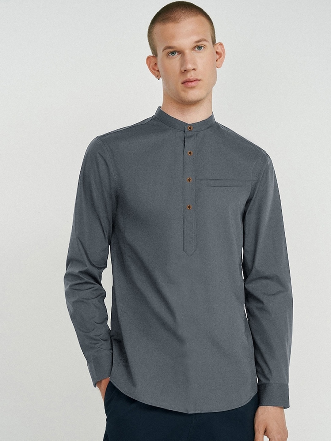

AVOLT Cotton Mandarin Collar Pleated Kurta, Grey