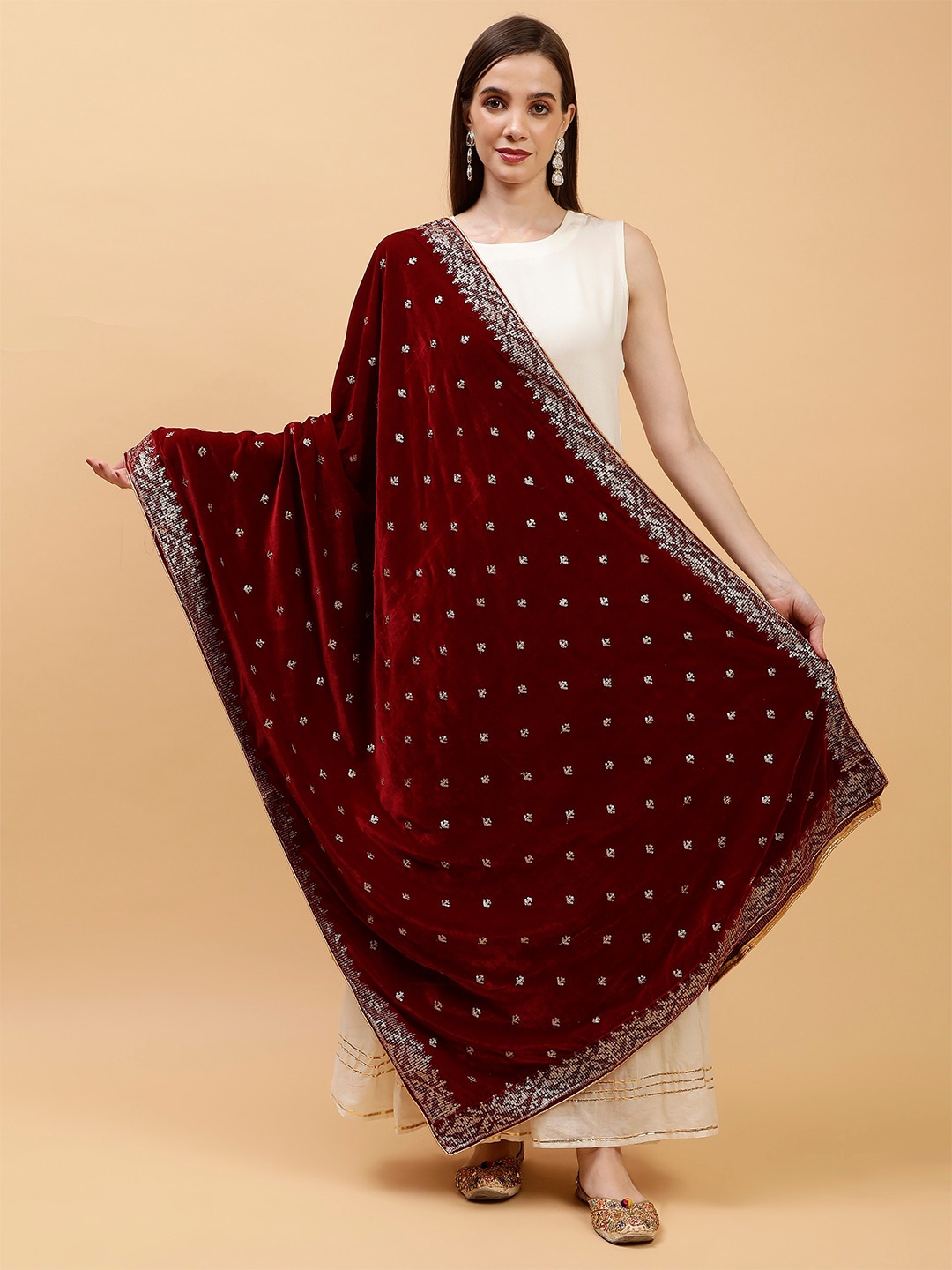 

Moda Chales Embroidered Velvet Dupatta with Sequinned, Maroon