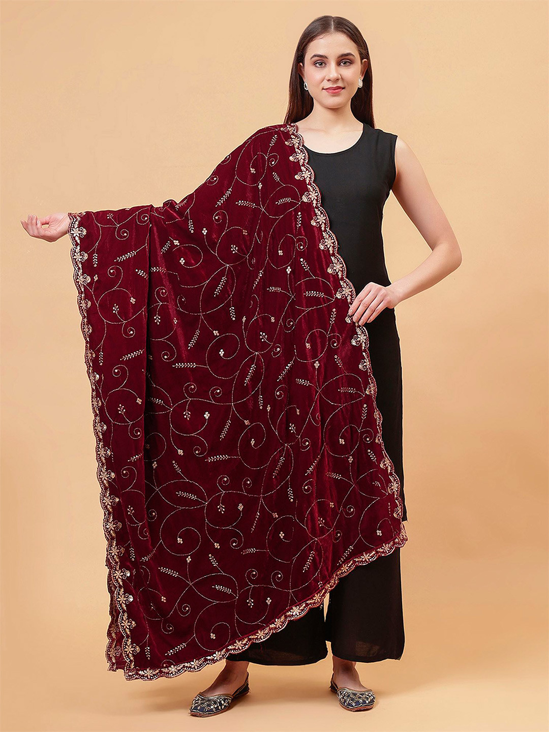 

Moda Chales Embroidered Velvet Dupatta, Maroon