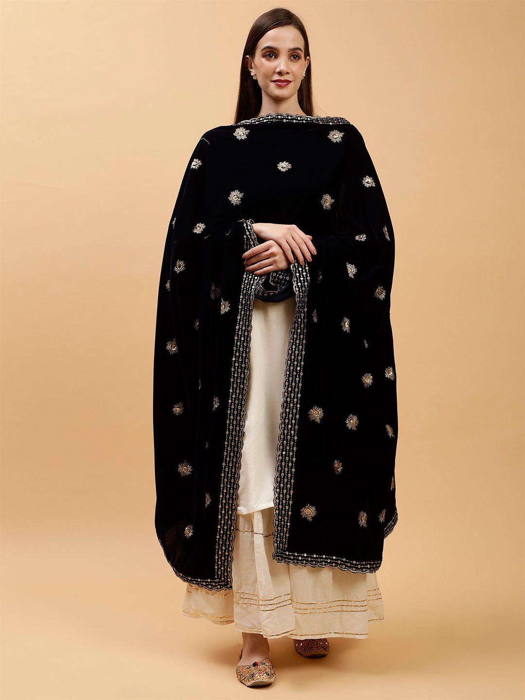 

Moda Chales Ethnic Motifs Embroidered Velvet Dupatta with Sequinned, Navy blue