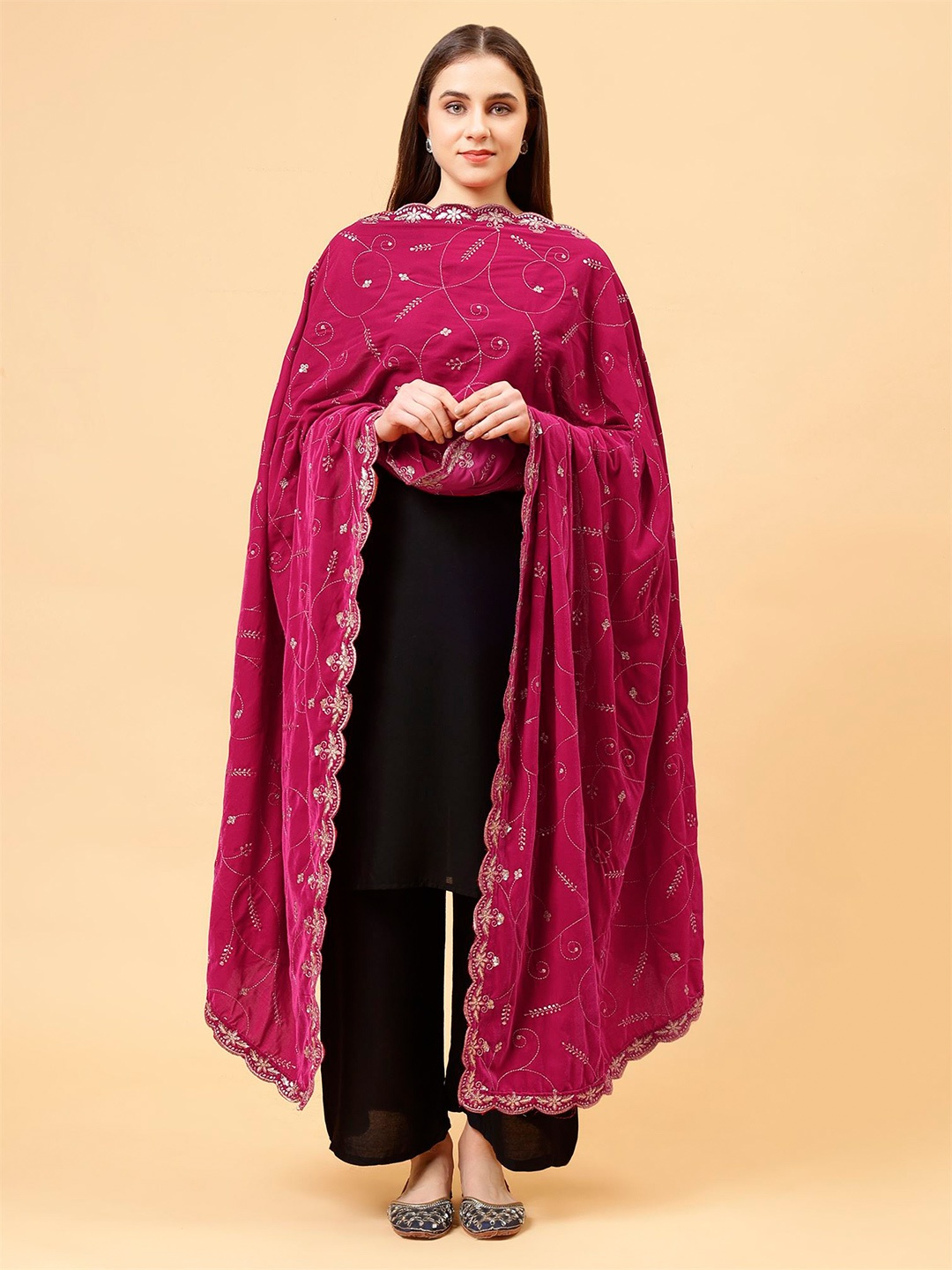 

Moda Chales Floral Embroidered Velvet Dupatta, Magenta