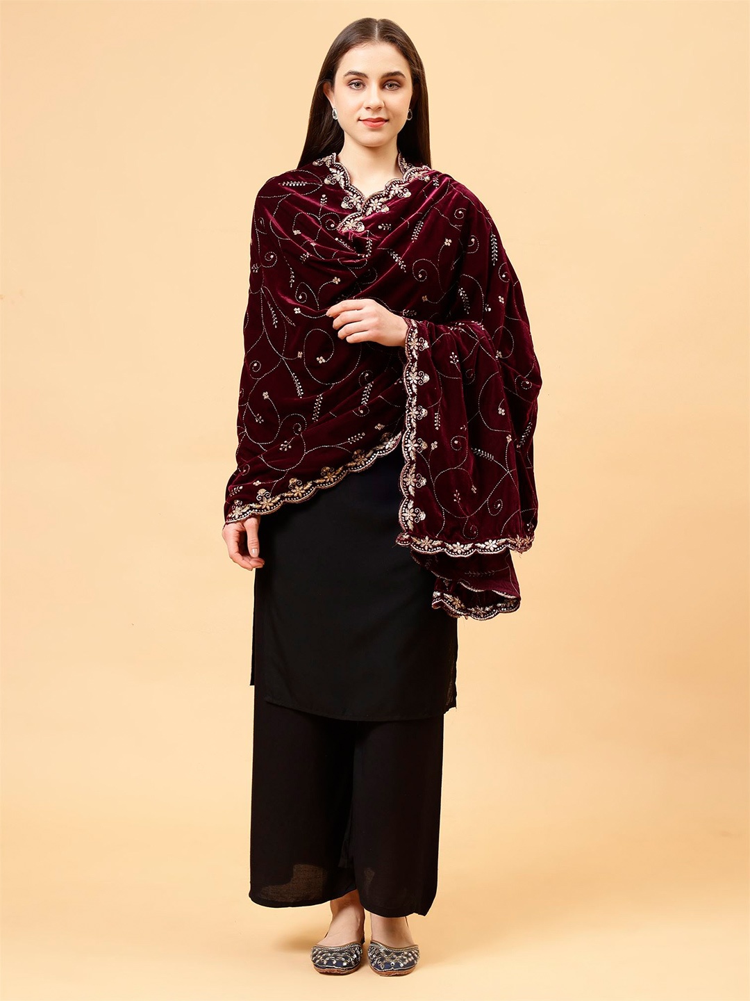 

Moda Chales Floral Embroidered Velvet Dupatta, Burgundy