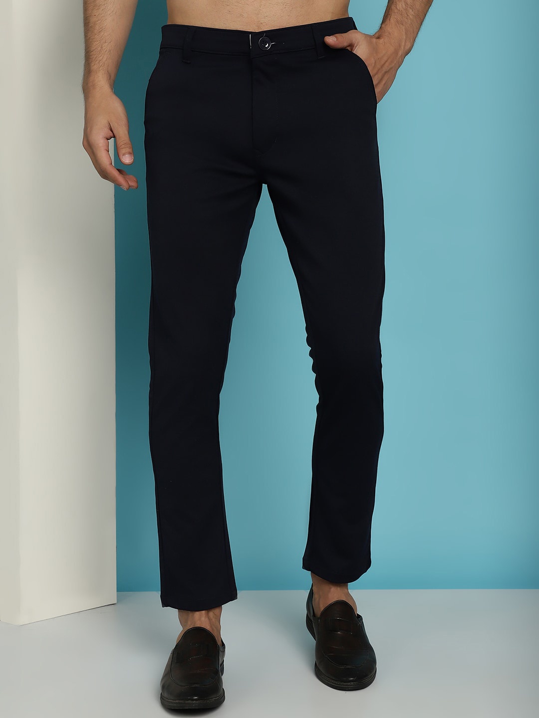 

Indian Needle Men Flat Front Mid Rise Relaxed Tapered Fit Casual Chinos Trousers, Navy blue