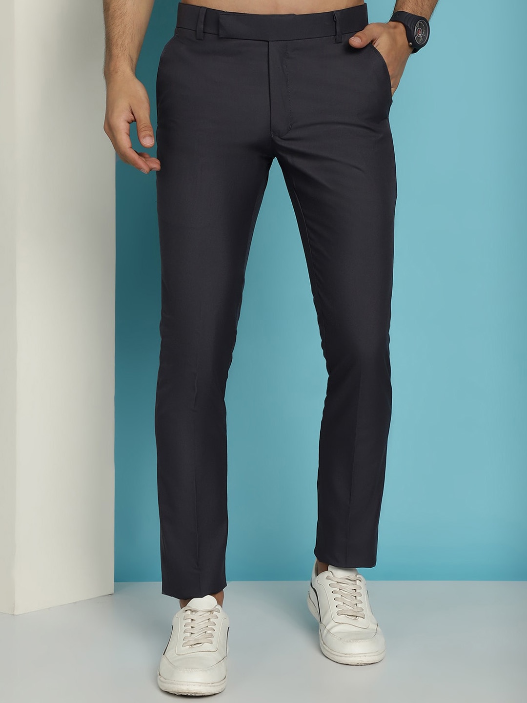 

Indian Needle Men Relaxed Tapered Fit Cotton Easy Wash Trouser, Grey
