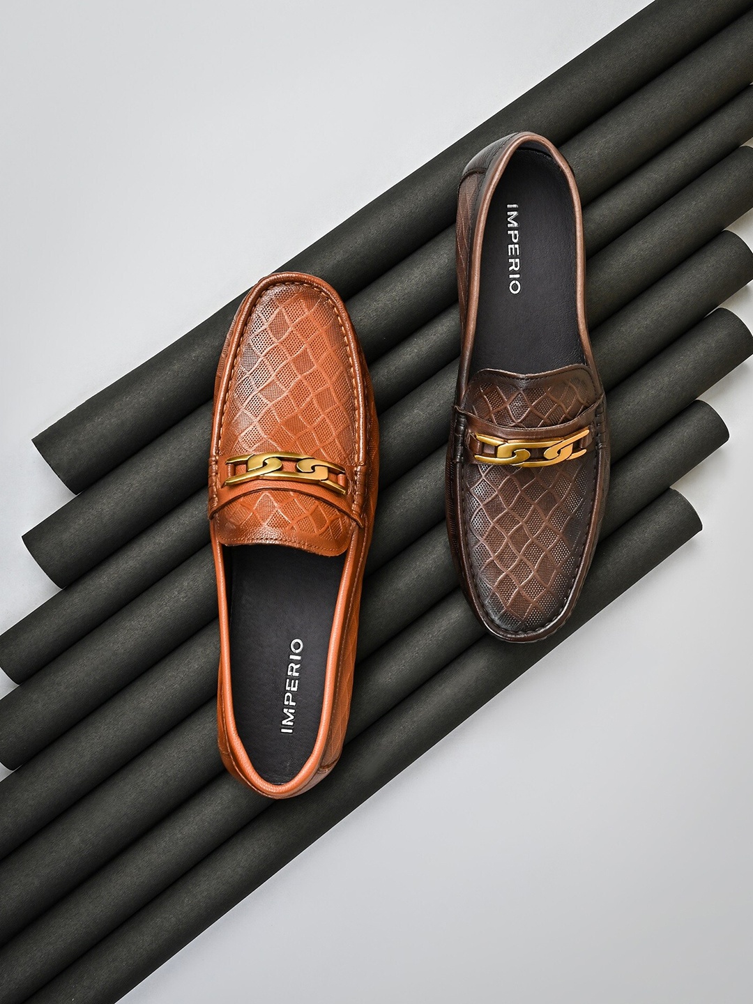 

Regal Men Textured Embellished Detail Lightweight Leather Loafers, Brown