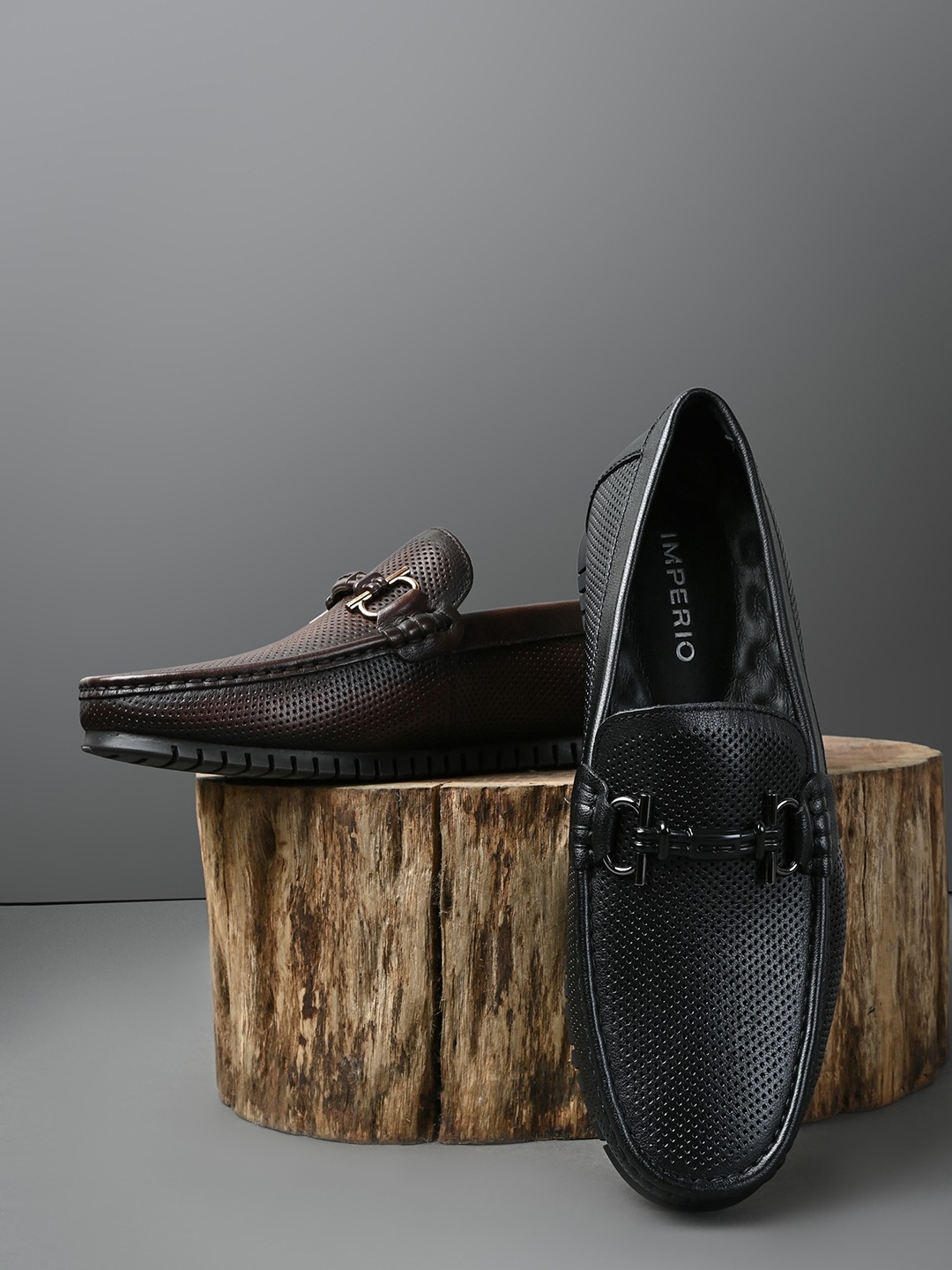 

Regal Men Textured Lightweight Leather Loafers, Black