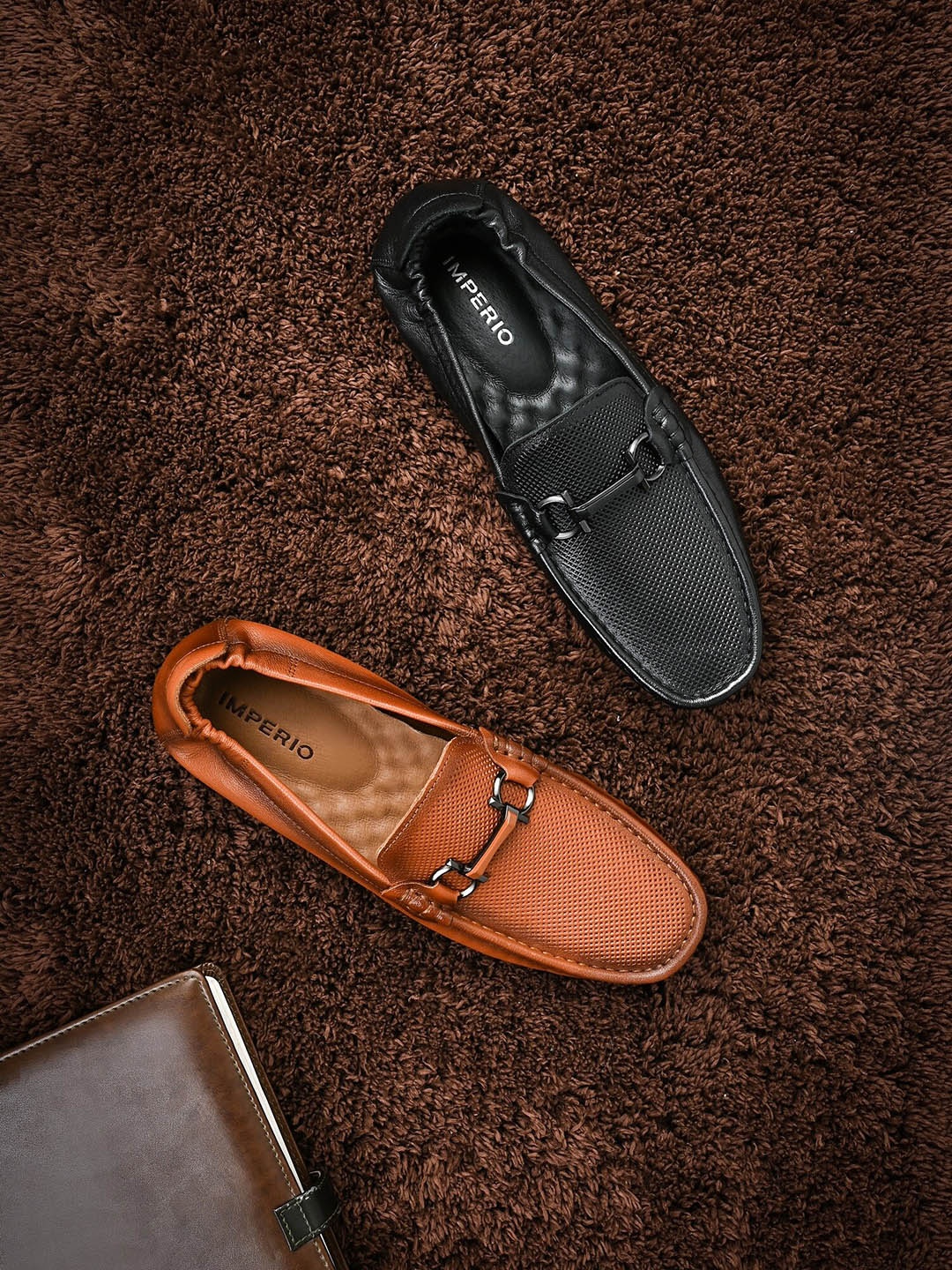 

Regal Men Textured Embellished Detail Lightweight Leather Loafers, Black