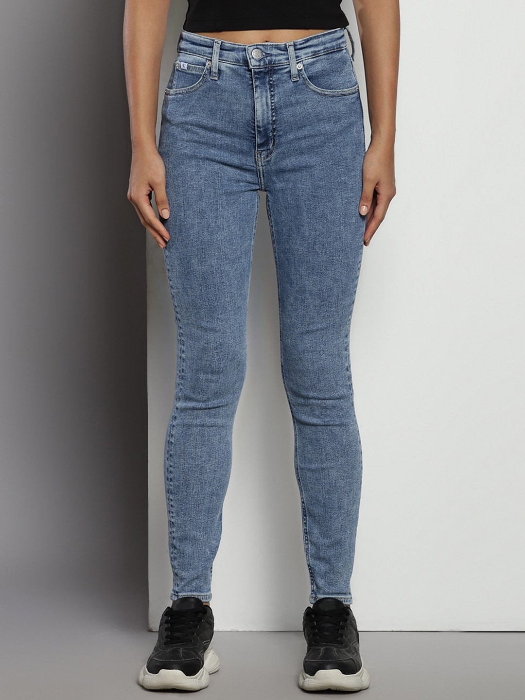 

Calvin Klein Women Mid-Rise Medium Shade Heavy Fade Clean Look Jeans, Blue