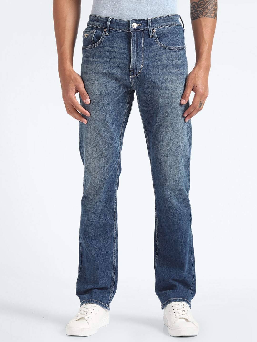 

Flying Machine Men Straight Fit Clean Look Light Fade Stretchable Jeans, Blue
