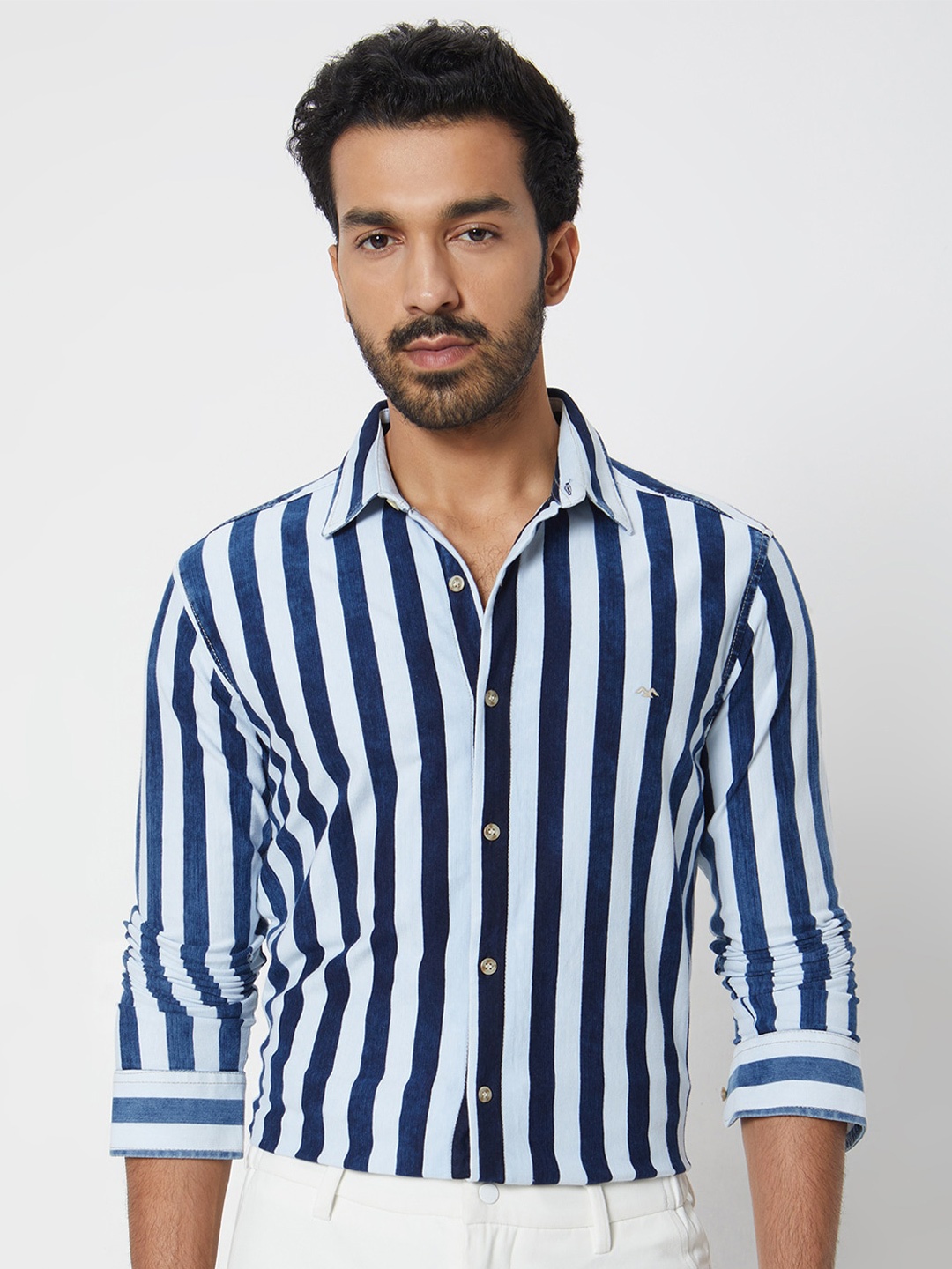 

Mufti Vertical Striped Slim Fit Opaque Casual Shirt, Navy blue