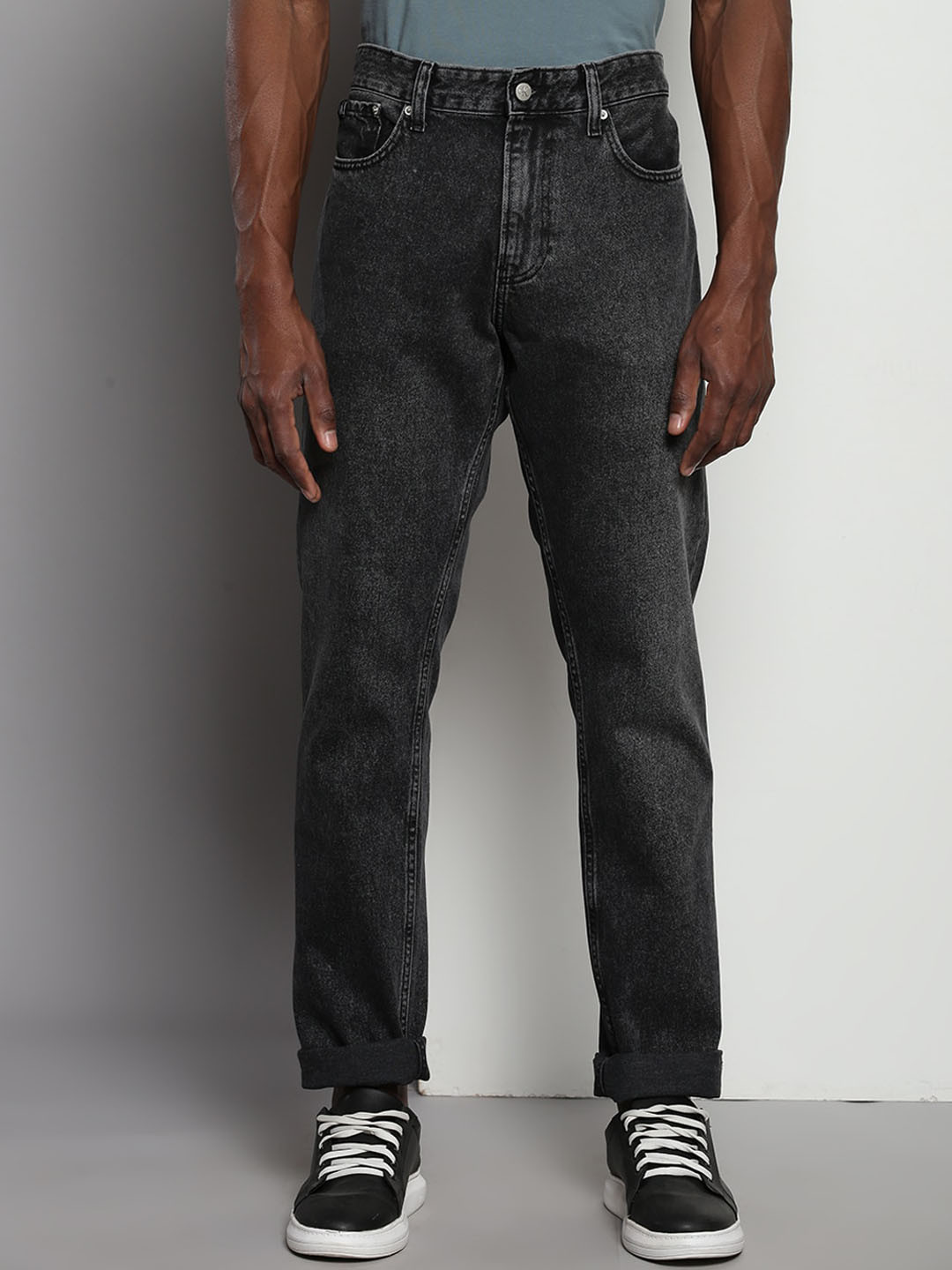 

Calvin Klein Jeans Men Straight Fit Mid-Rise Dark Shade Clean Look Cotton Jeans, Black