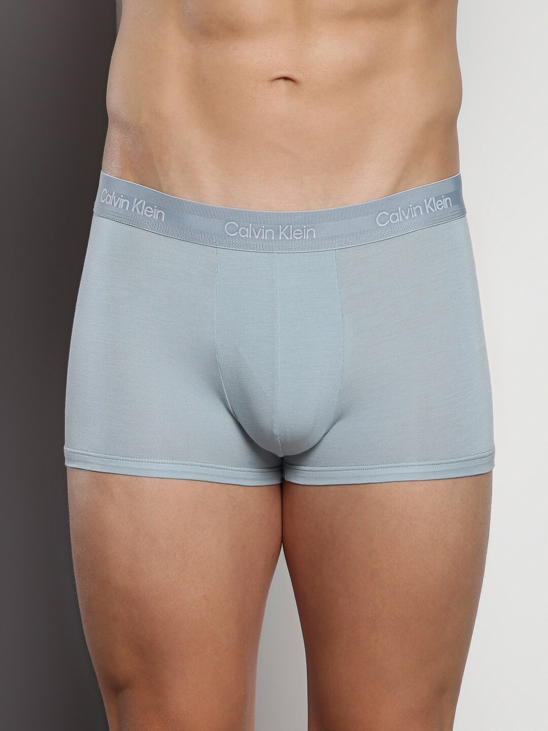 

Calvin Klein Solid Mid-Rise Short Trunk NB2986CYA, Blue