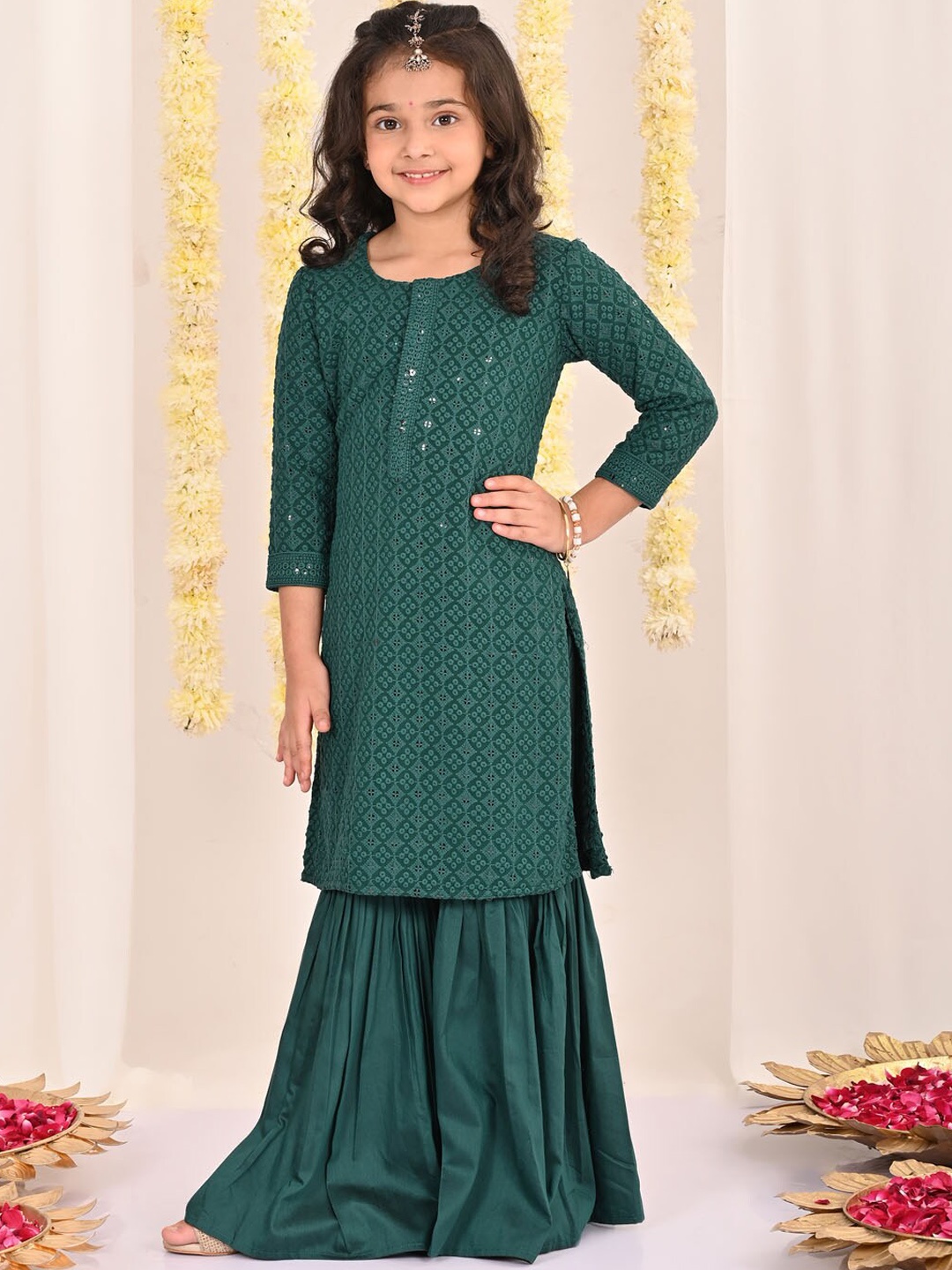 

VASTRAMAY Girls Embroidered Thread Work Straight Kurta with sharara, Green