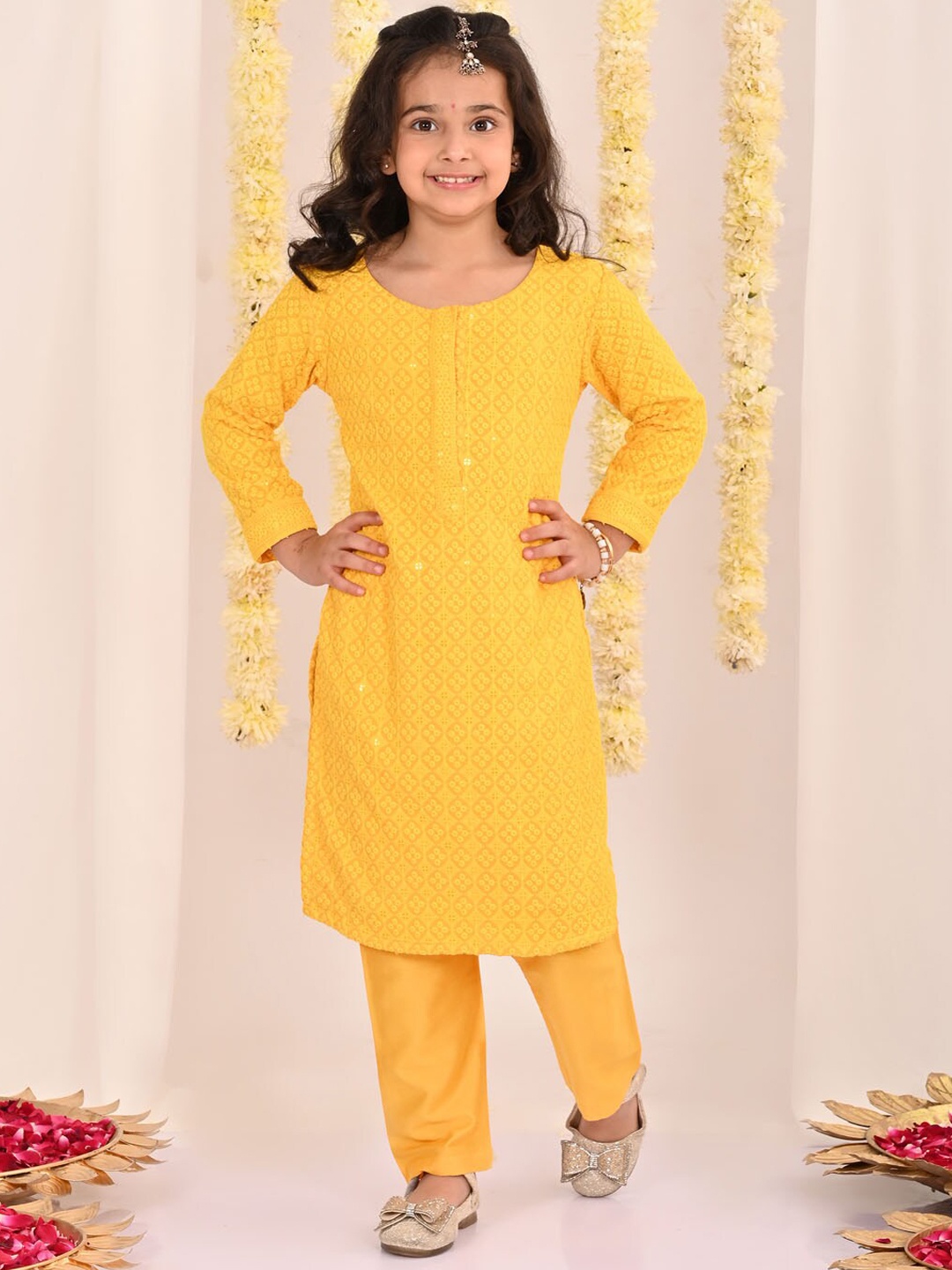 

VASTRAMAY Girls Ethnic Motifs Sequinned Embroidered Kurta With Trousers, Yellow