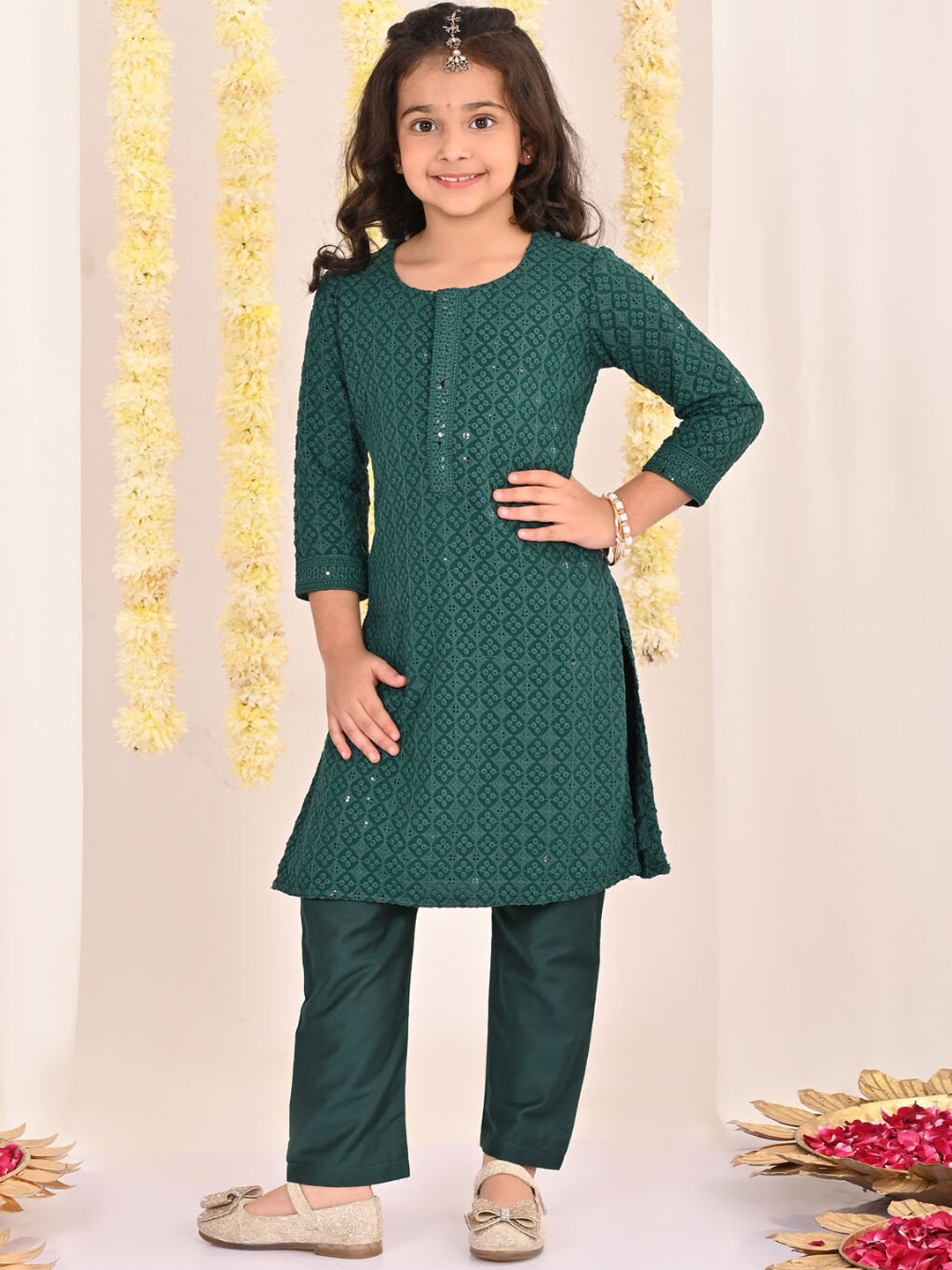 

VASTRAMAY Girls Embroidered Thread Work Straight Kurta with Trouser, Green