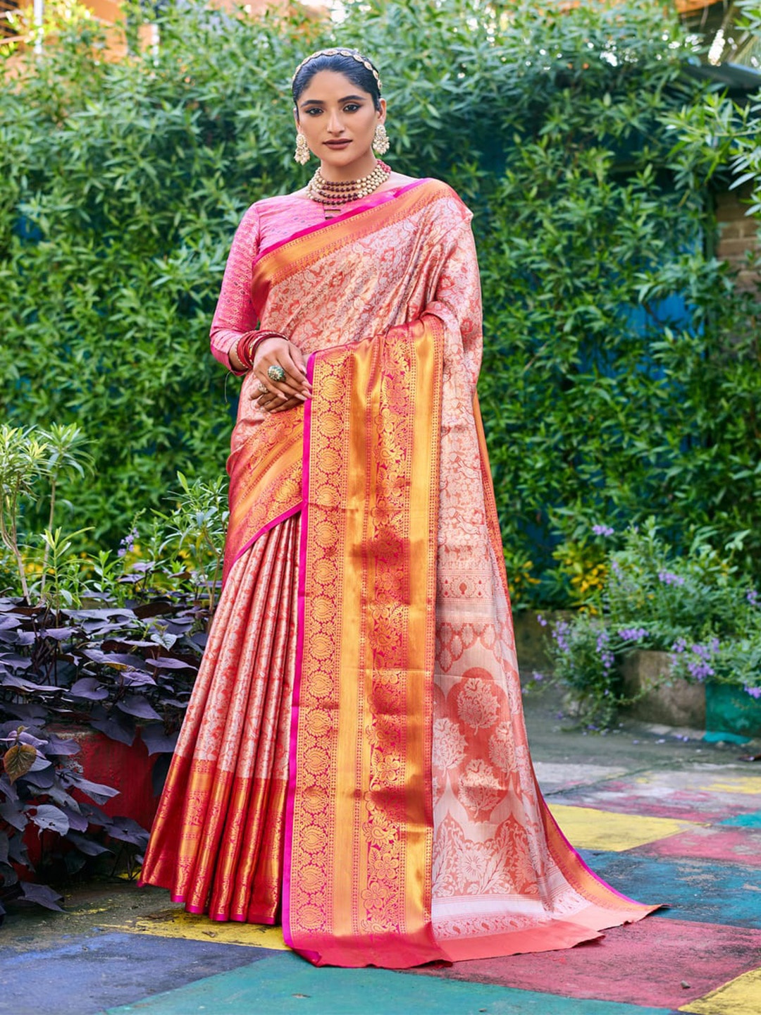 

Kandora Woven Design Zari Tissue Banarasi Saree, Red