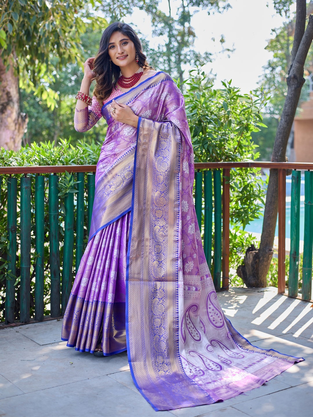 

Kandora Woven Design Zari Tissue Banarasi Saree, Purple