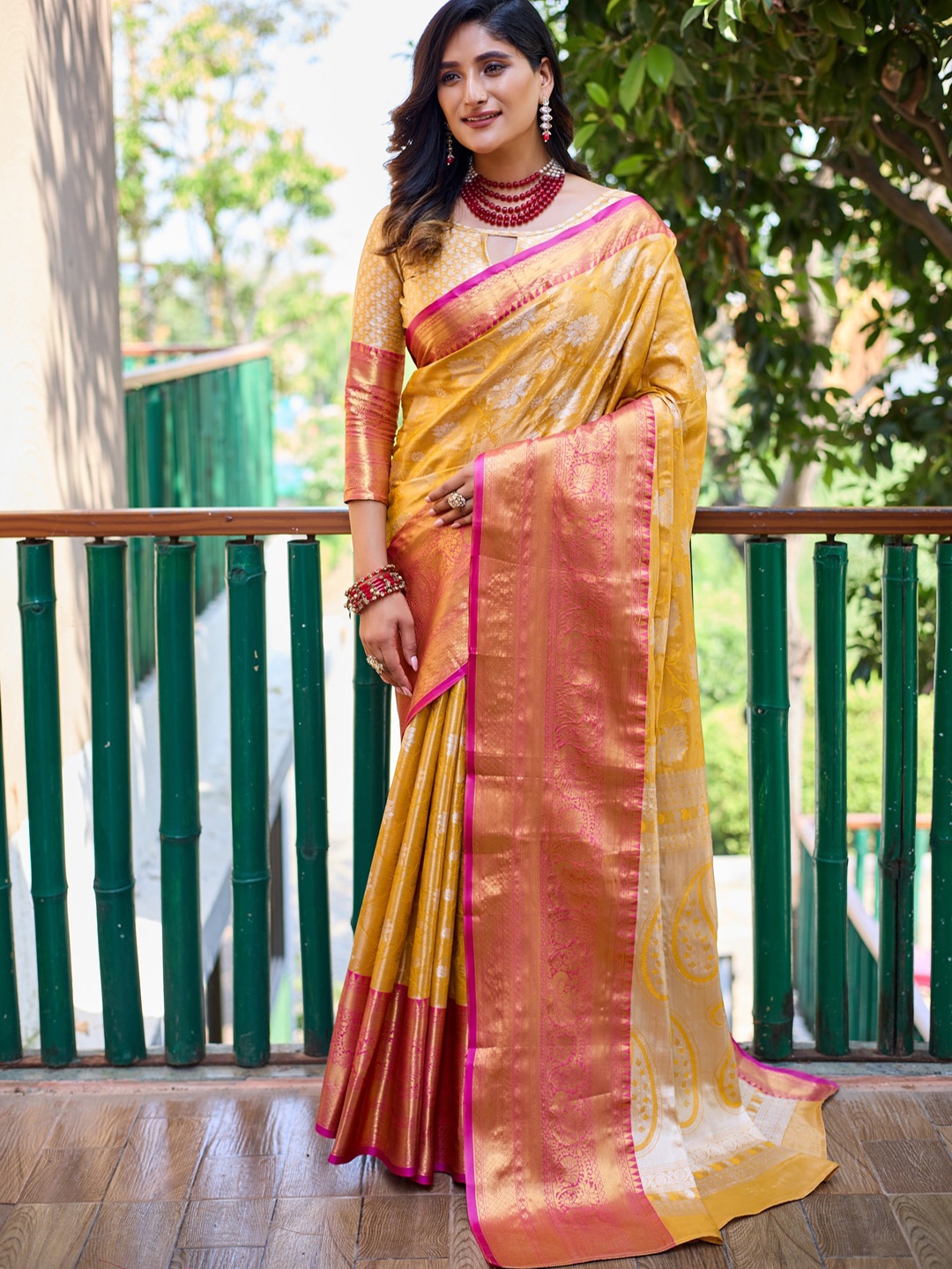 

Kandora Ethnic Motifs Zari Tissue Banarasi Saree, Yellow