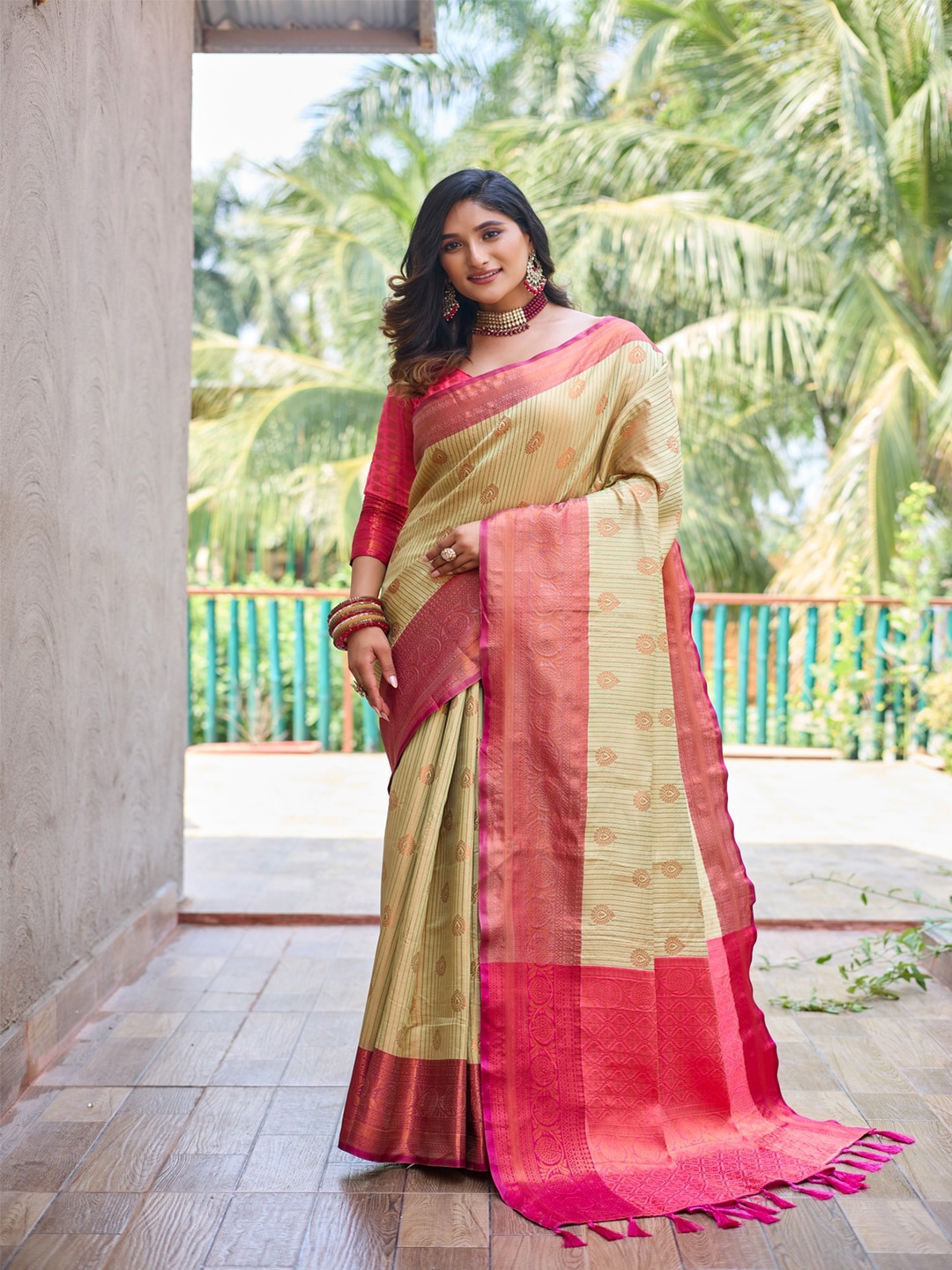 

Kandora Woven Design Zari Banarasi Saree, Yellow