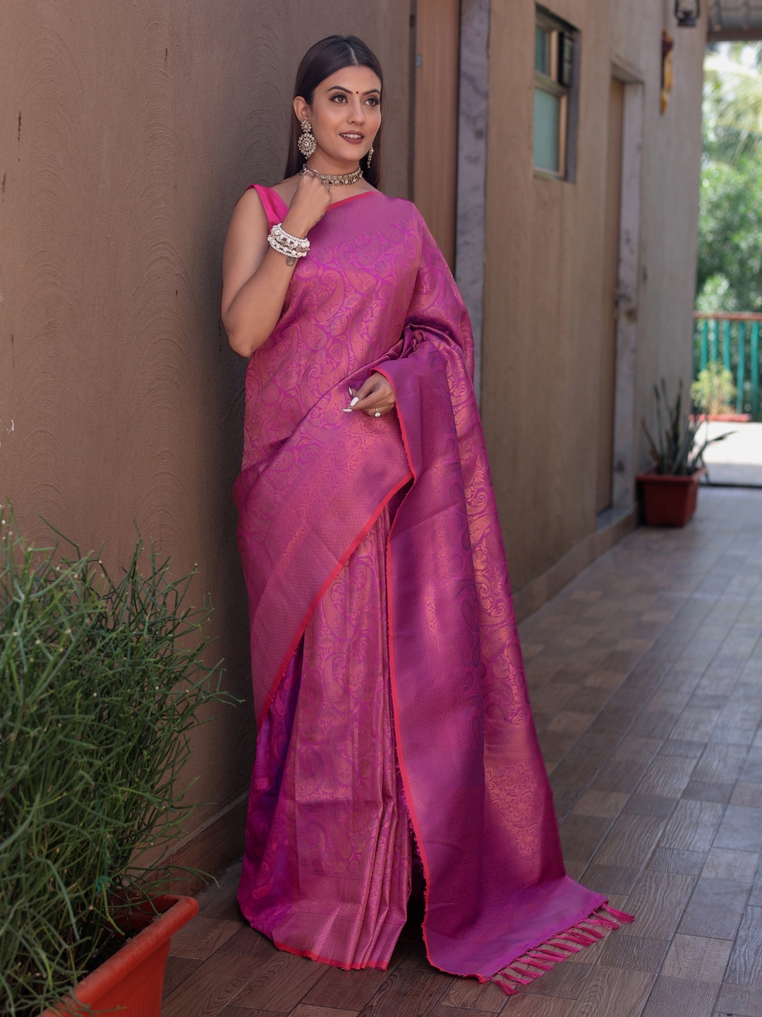 

Kandora Woven Design Zari Kanjeevaram Saree, Pink