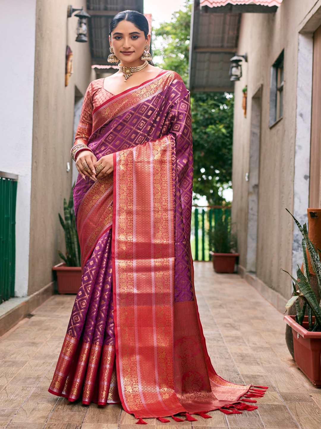 

Kandora Ethnic Motifs Zari Banarasi Saree, Lavender
