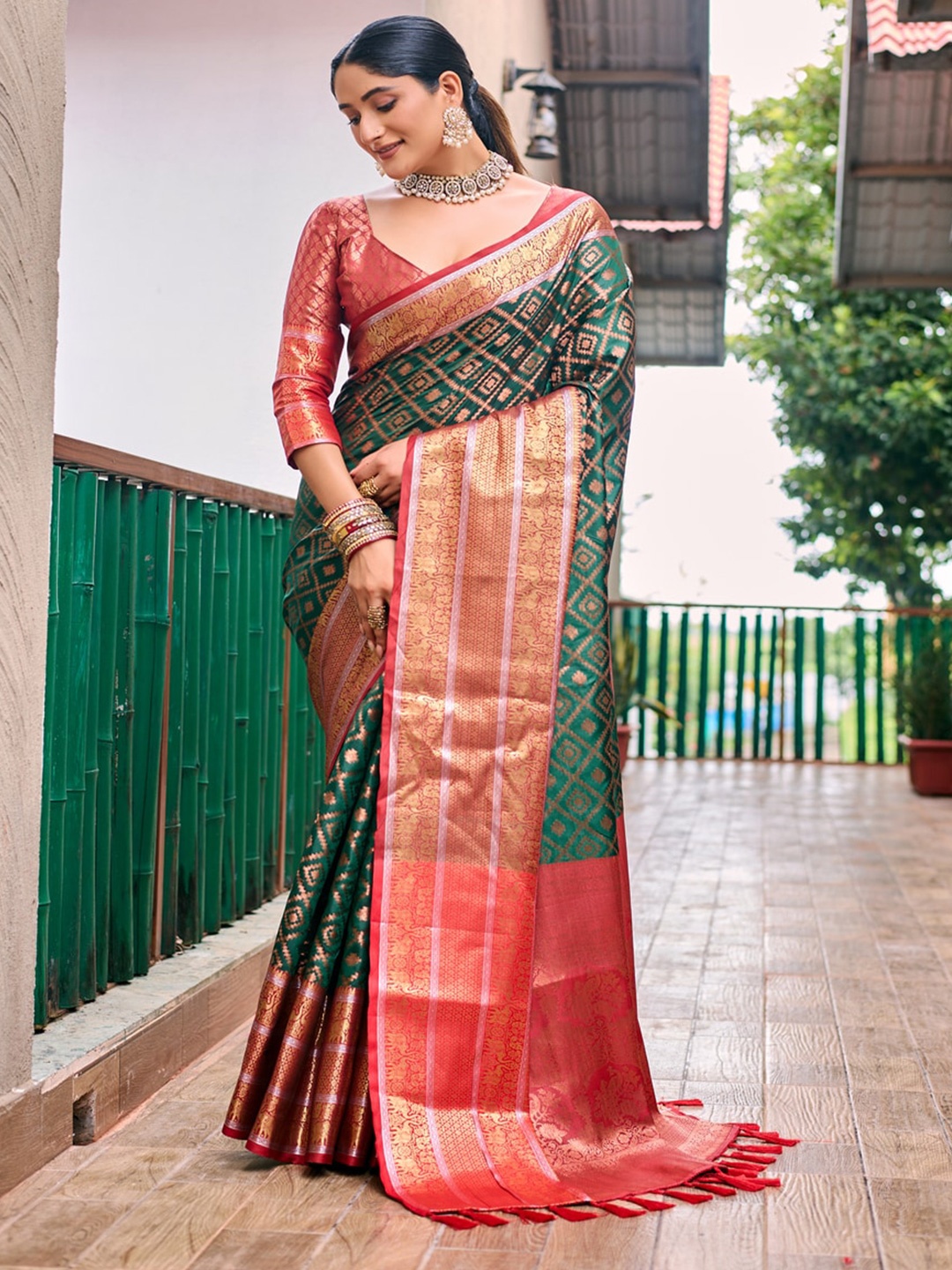 

Kandora Woven Design Zari Banarasi Saree, Green