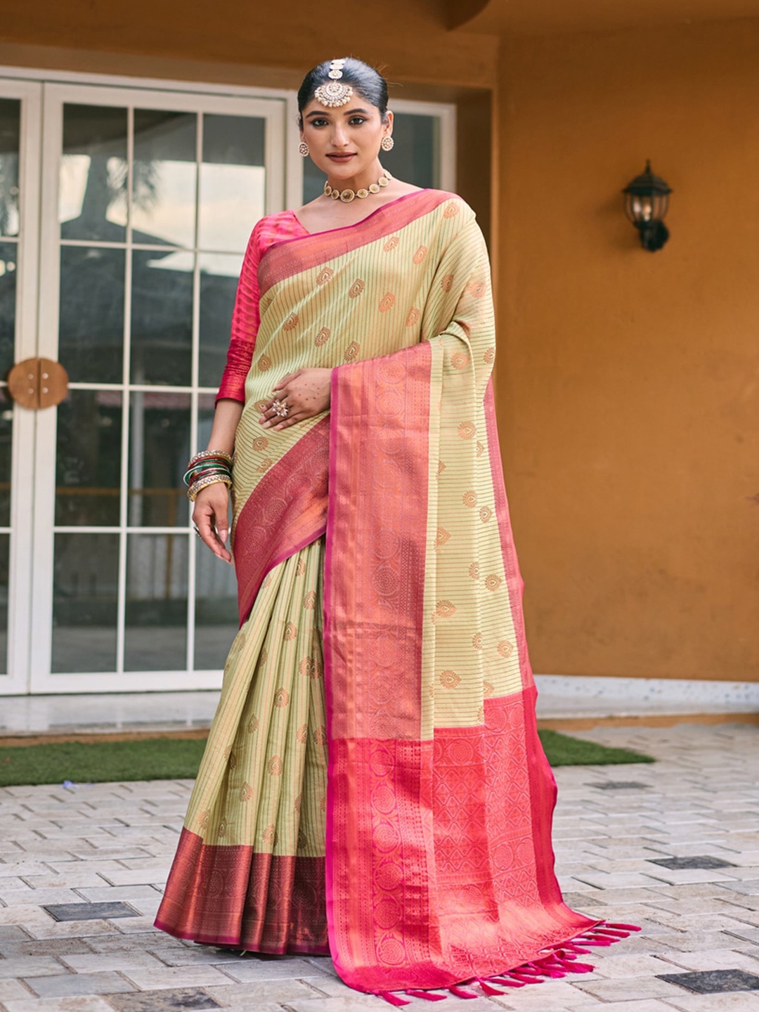 

Kandora Woven Design Zari Banarasi Saree, Beige