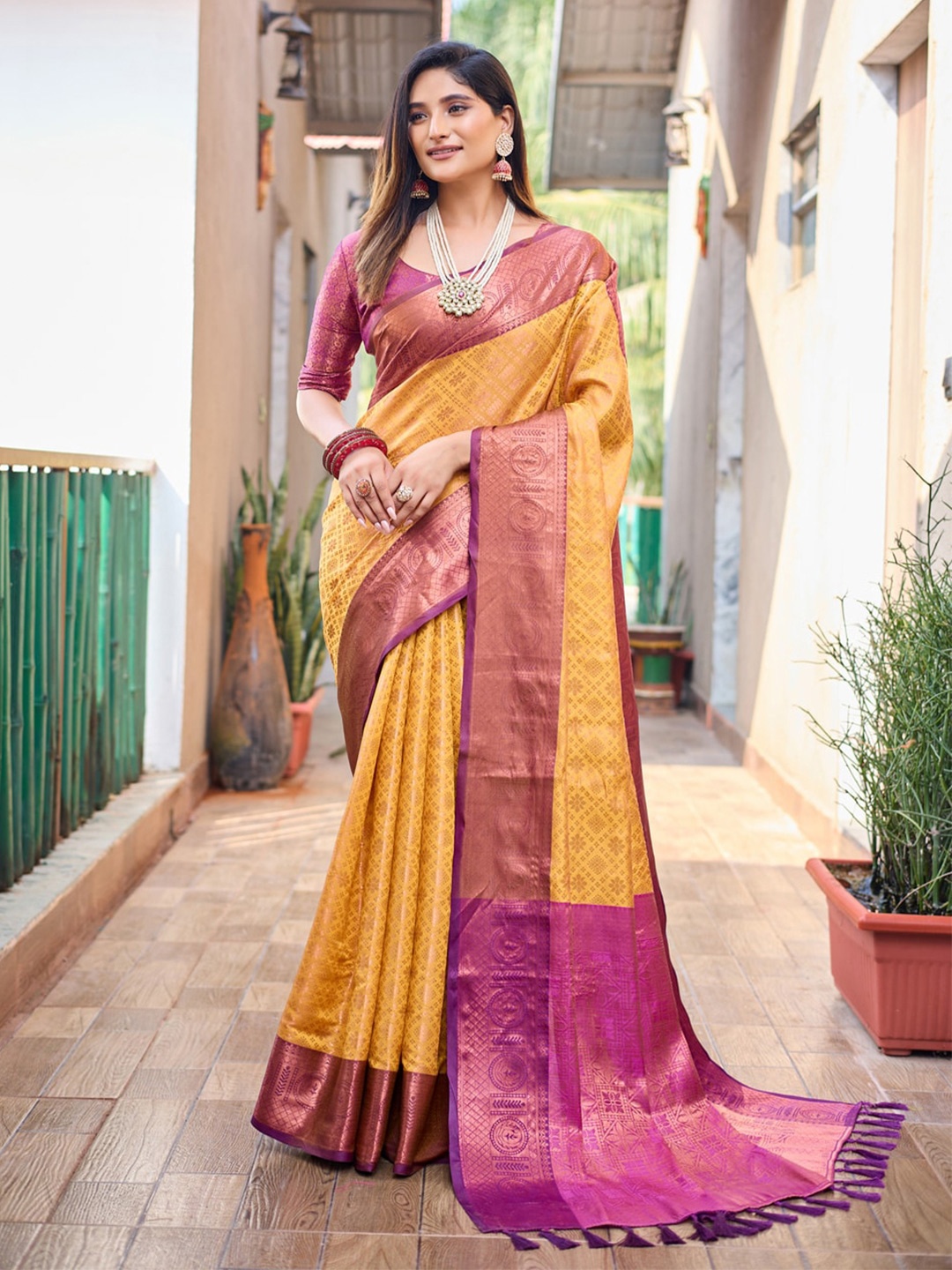

Kandora Ethnic Motifs Zari Kanjeevaram Saree, Yellow