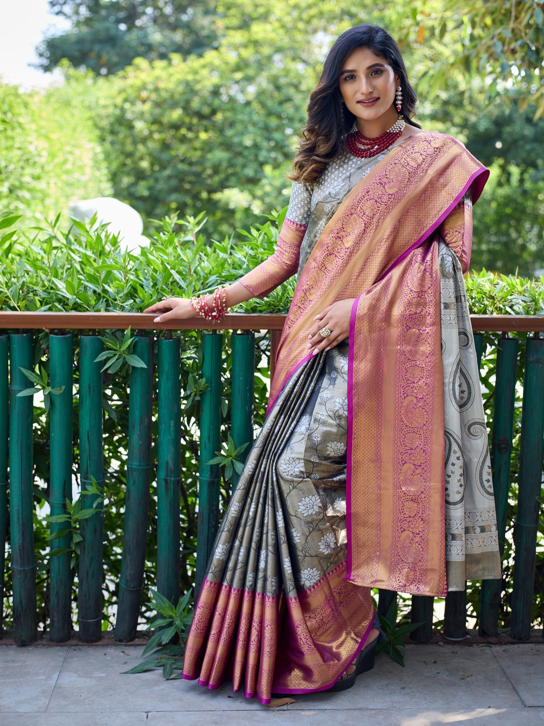 

Kandora Woven Design Zari Tissue Banarasi Saree, Grey