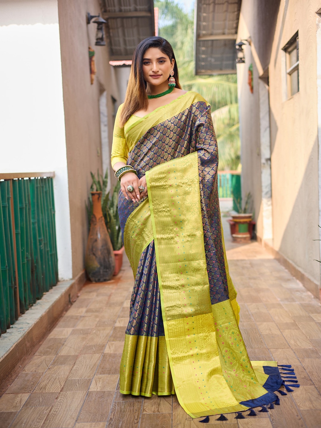 

Kandora Ethnic Motifs Zari Banarasi Saree, Navy blue