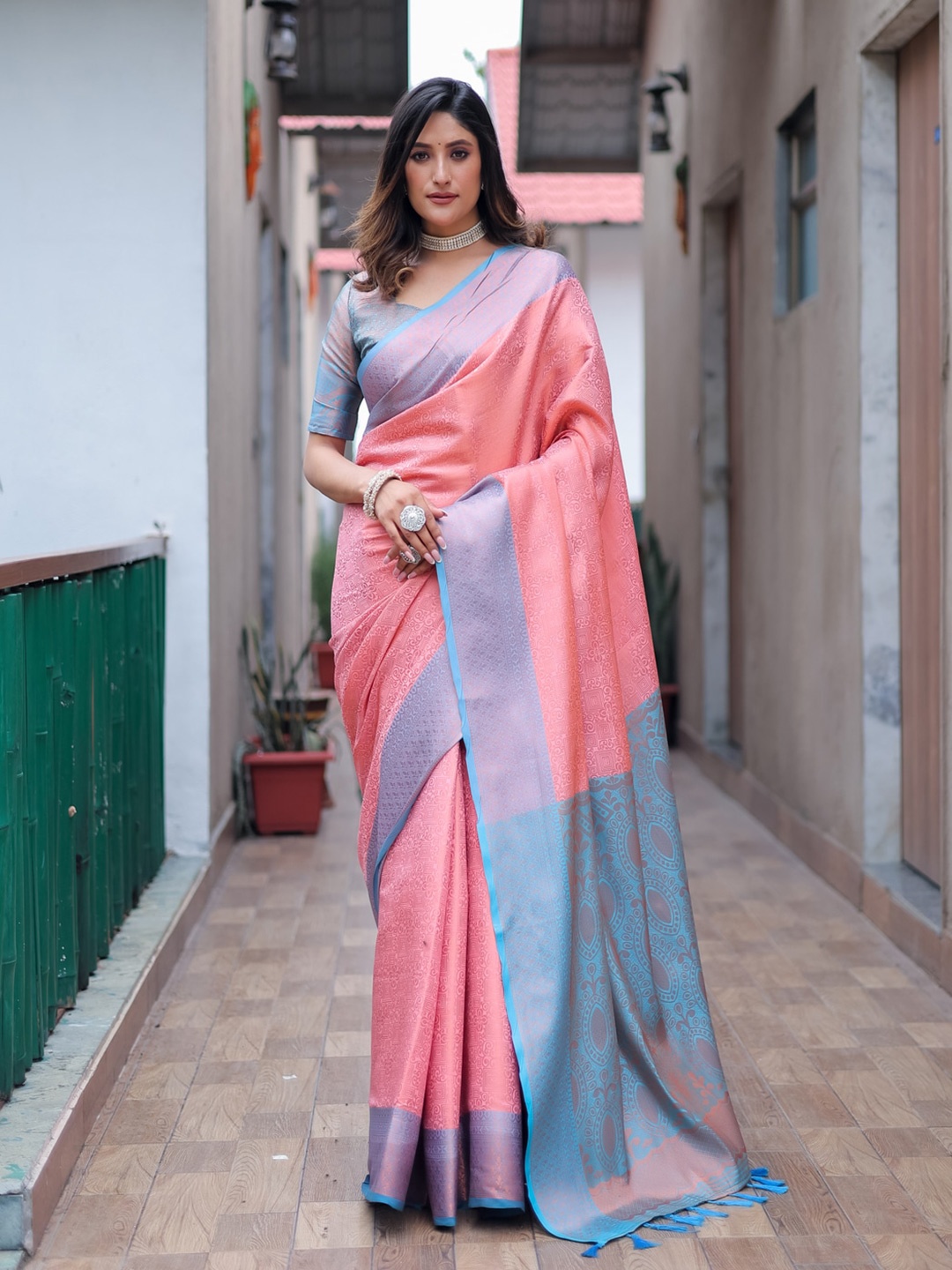 

Kandora Ethnic Motifs Woven Design Zari Kanjeevaram Silk Saree, Peach