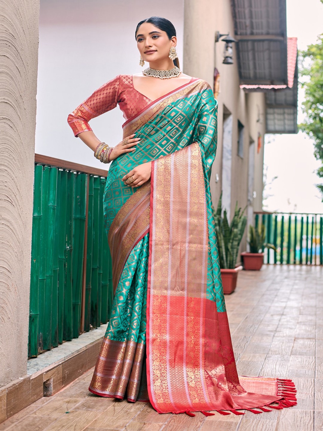 

Kandora Ethnic Motifs Woven Design Zari Banarasi Saree, Sea green