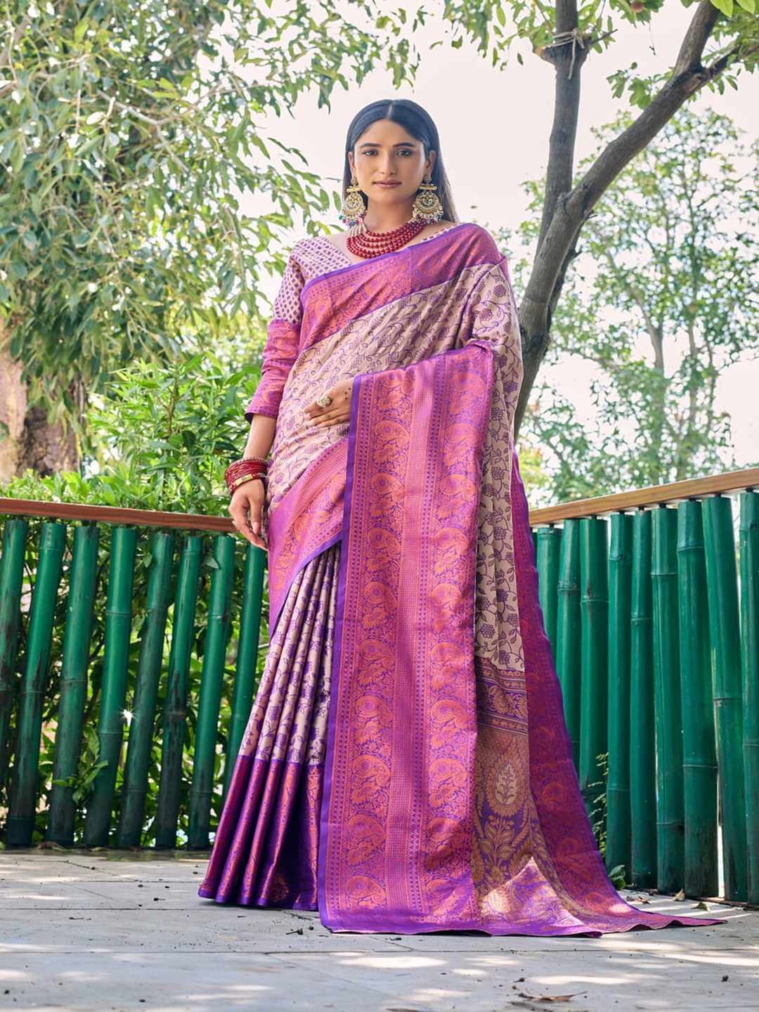 

Kandora Ethnic Motifs Woven Design Zari Banarasi Saree, Purple
