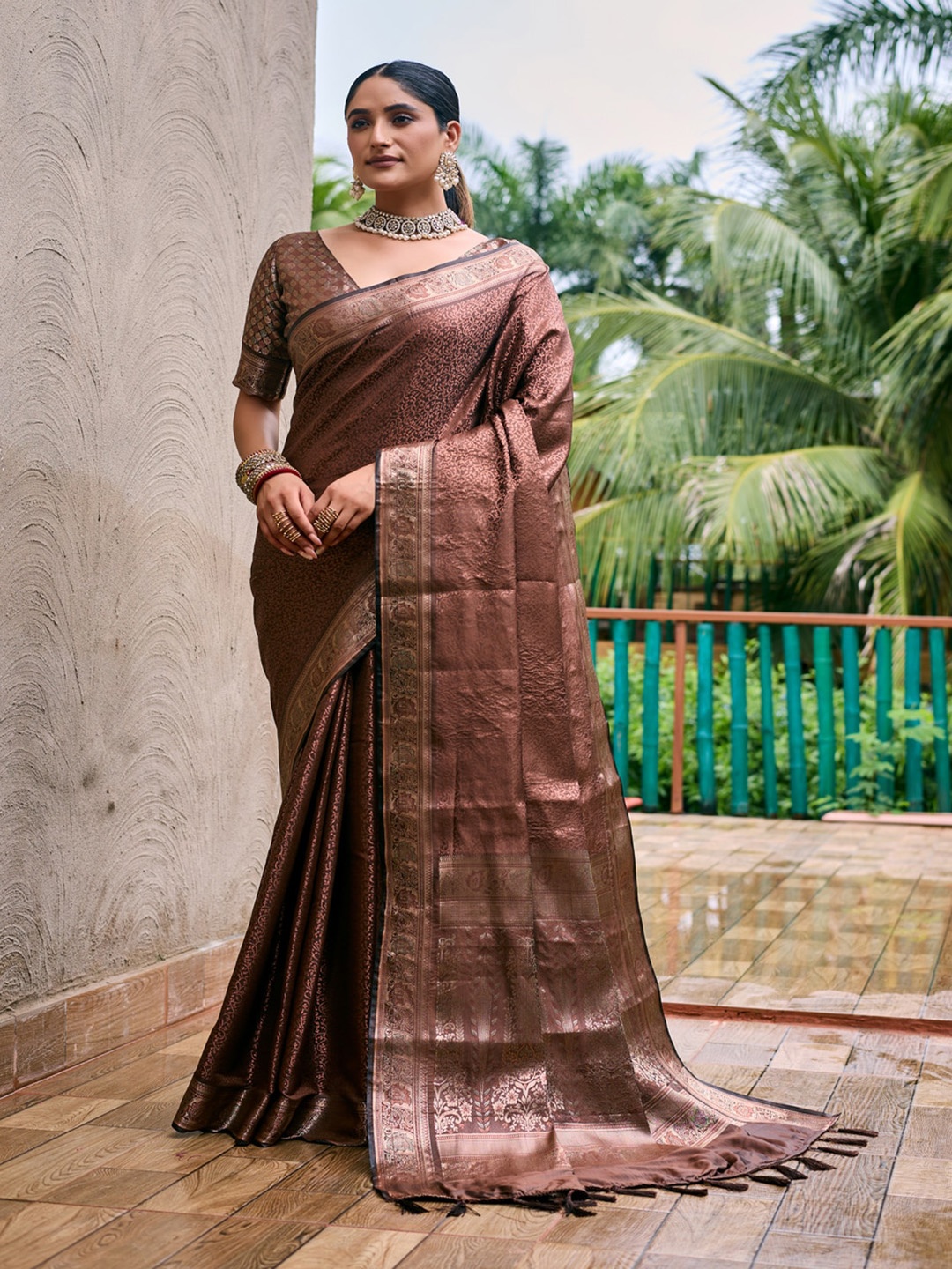 

Kandora Ethnic Motifs Woven Design Zari Banarasi Saree, Brown