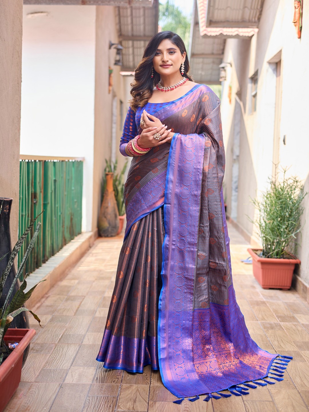 

Kandora Ethnic Motifs Woven Design Zari Banarasi Saree, Navy blue