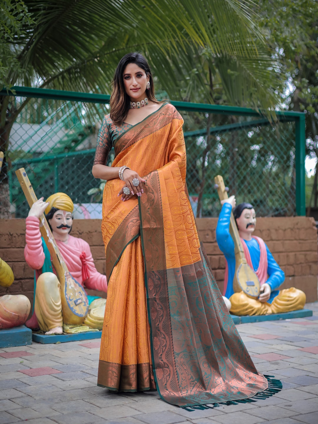 

Kandora Ethnic Motifs Woven Design Zari Kanjeevaram Silk Saree, Orange