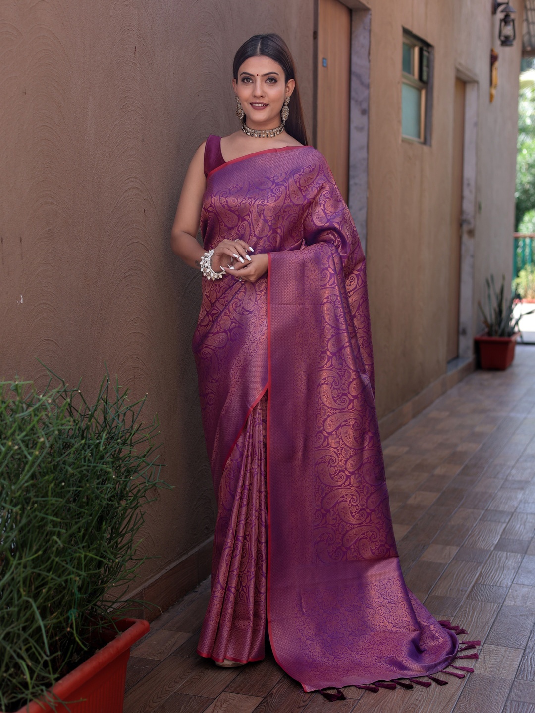

Kandora Ethnic Motifs Woven Design Zari Kanjeevaram Silk Saree, Purple
